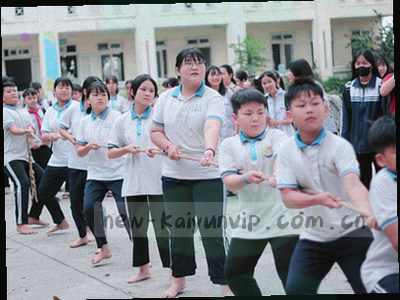 时钟与办公桌构成的服务时间示意图